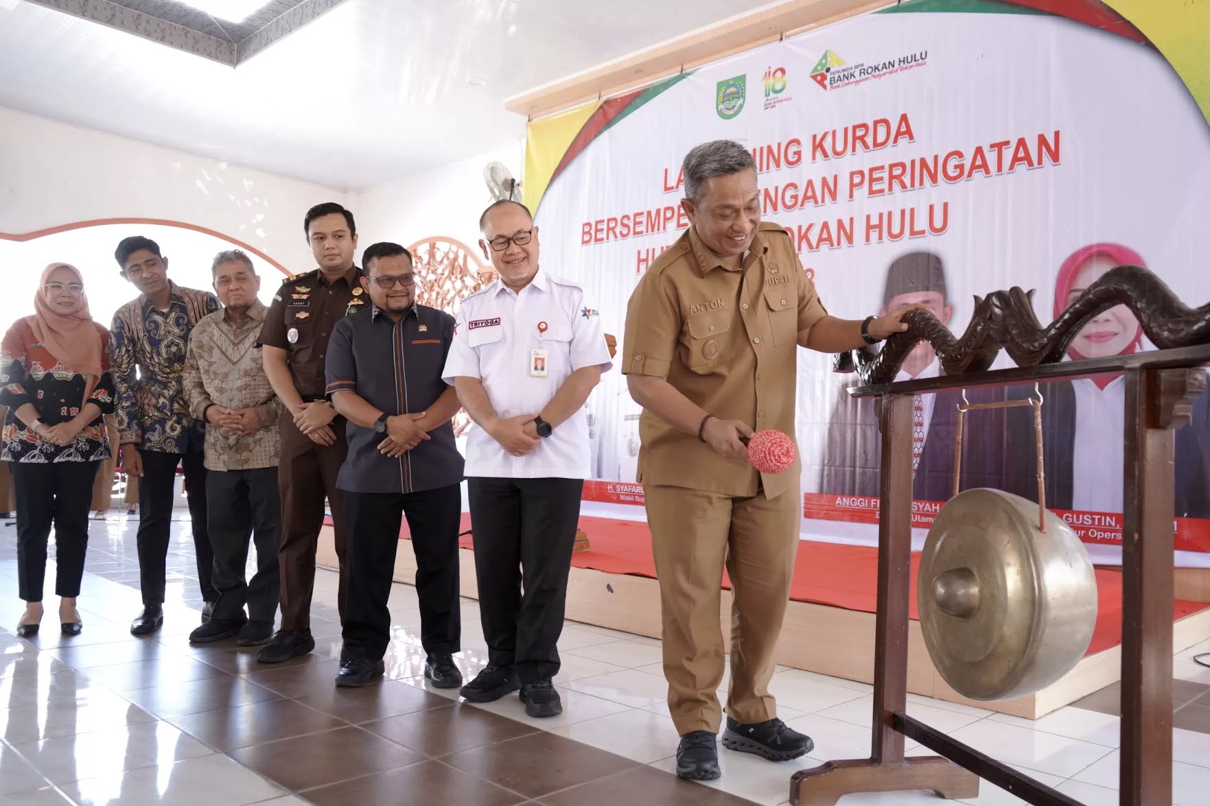 Kado HUT ke-18 BPR Rokan Hul, Bupati Launcing KURDA ASA Sebagai Invasi UMKM Bangkit Tanpa Bunga