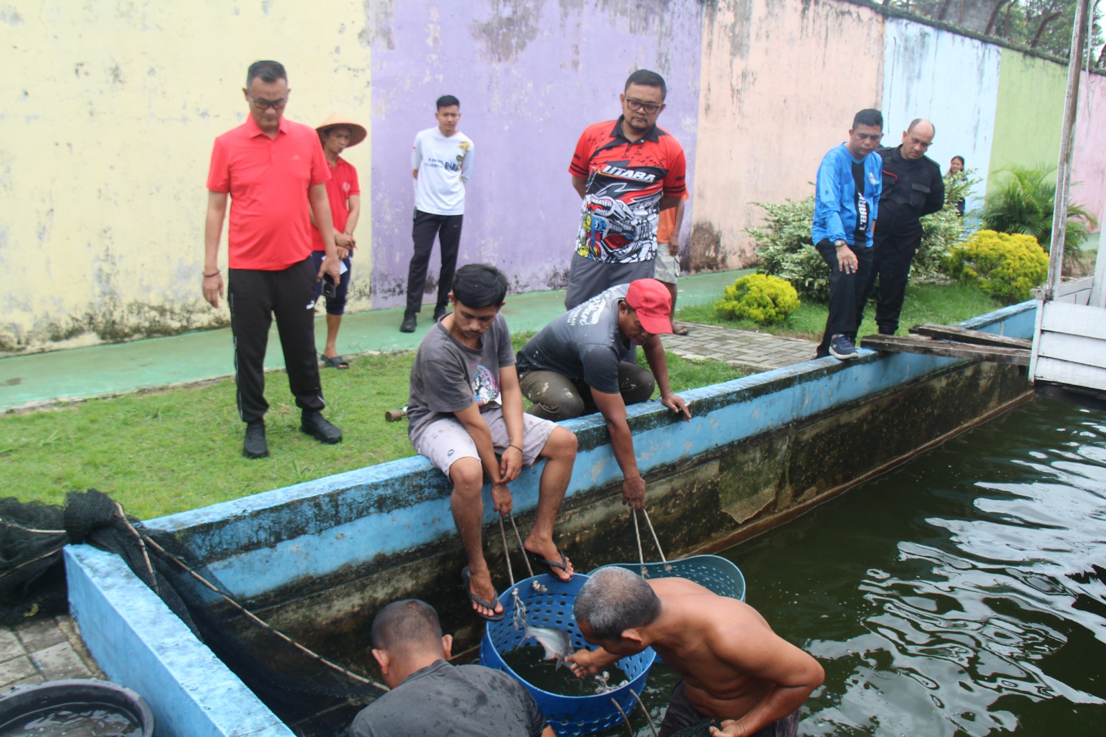 Lapas Kelas IIA Pekanbaru Panen Raya Ikan Patin 2 Ton, Hasil Budidaya Warga Binaan